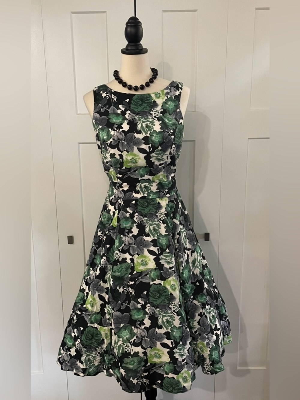 Mad Men Style Green Floral Sleeveless Fit-and-Flare Dress